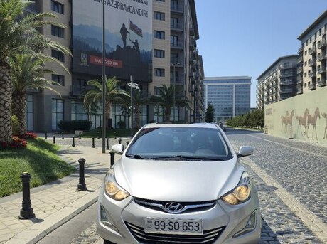 Hyundai Elantra 2012