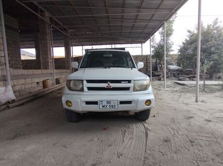Mitsubishi Pajero io 2000