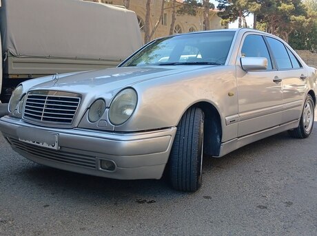 Mercedes E 240