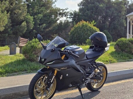 Yamaha R15 V4 2025