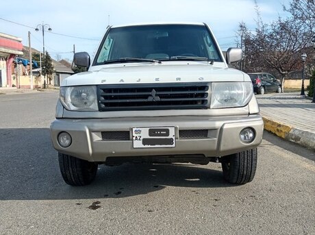 Mitsubishi Pajero io 1999