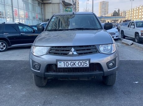 Mitsubishi L200 2015