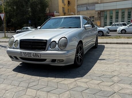 Mercedes E 200