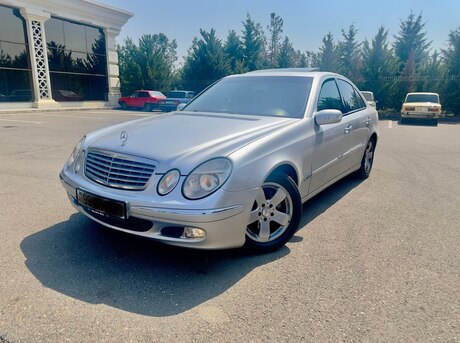 Mercedes E 240 2003