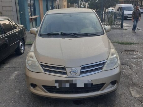 Nissan Tiida 2012