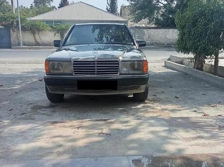 Mercedes 190 1990