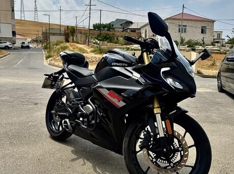 CFMOTO 250 SR