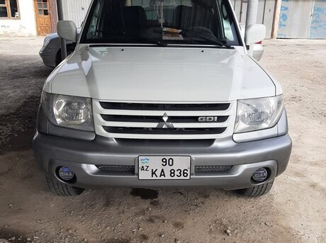 Mitsubishi Pajero io 2000