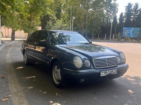Mercedes E 240