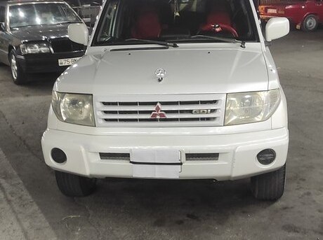 Mitsubishi Pajero io 2000