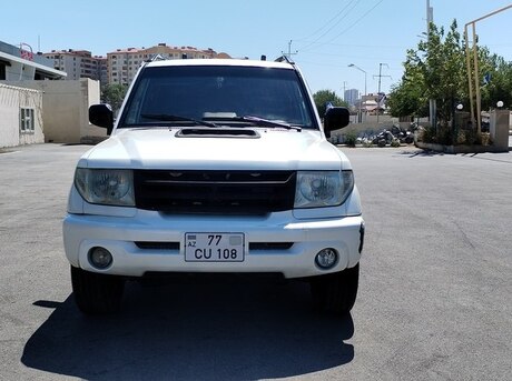 Mitsubishi Pajero io 2000