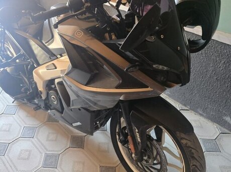 Bajaj Pulsar RS 200 2021