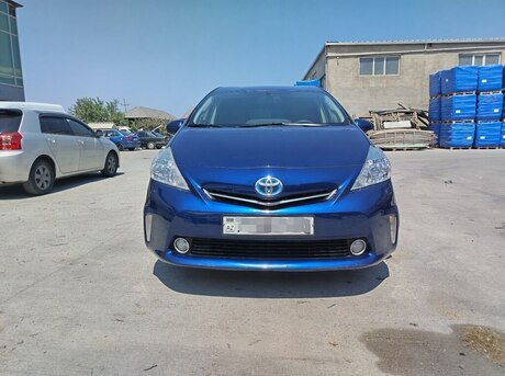 Toyota Prius V 2012