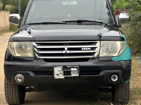 Mitsubishi Pajero io 2000