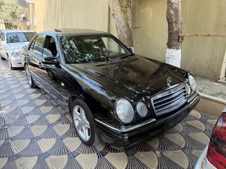 Mercedes E 240