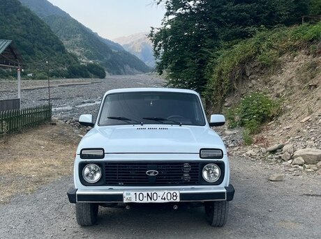 LADA (VAZ) Niva 2005