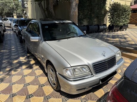 Mercedes C 200