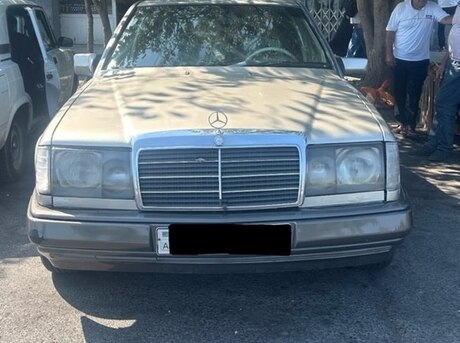 Mercedes E 200 d 1990