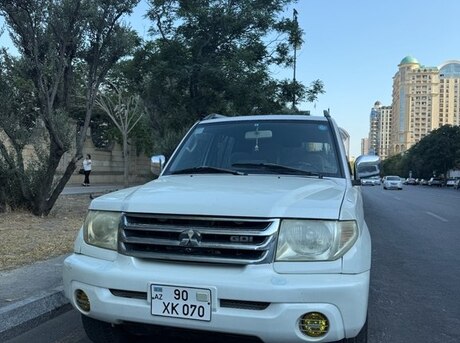 Mitsubishi Pajero io 2000
