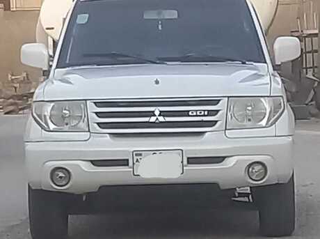 Mitsubishi Pajero io 2000