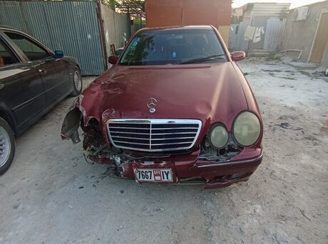 Mercedes E 240