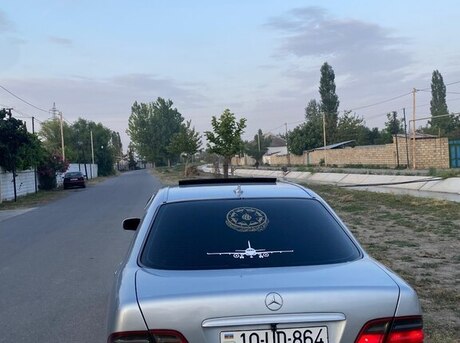 Mercedes E 240 2001