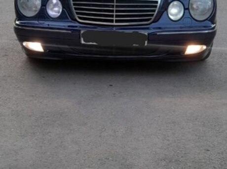 Mercedes E 240