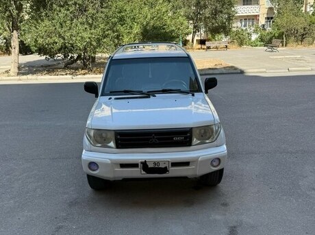 Mitsubishi Pajero io 1999