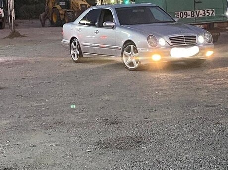 Mercedes E 270