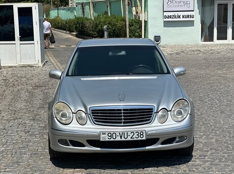 Mercedes E 240 2003