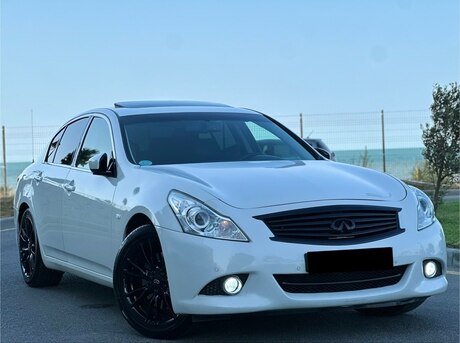 Infiniti  2012