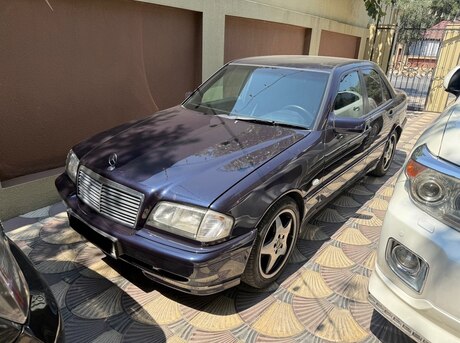 Mercedes C 200