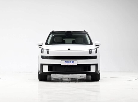 Lynk & Co 900