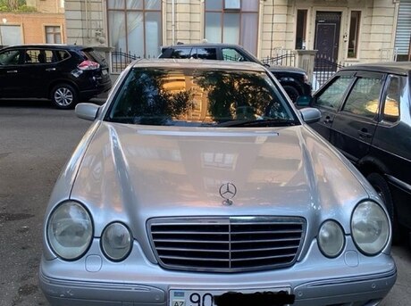 Mercedes E 240
