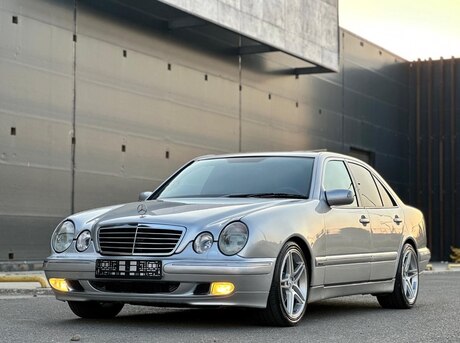 Mercedes E 320