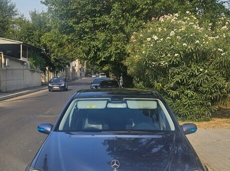 Mercedes E 320
