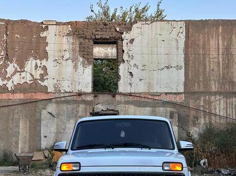 LADA (VAZ) Niva 2015