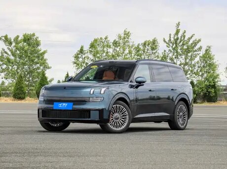 Lynk & Co 900