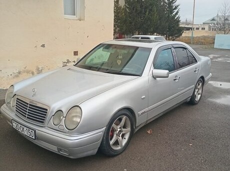 Mercedes E 230