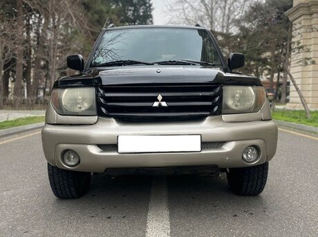 Mitsubishi Pajero io 2000