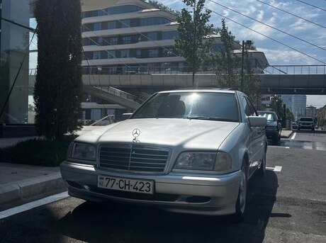Mercedes C 240