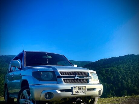 Mitsubishi Pajero io 2001