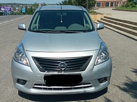 Nissan Sunny 2012