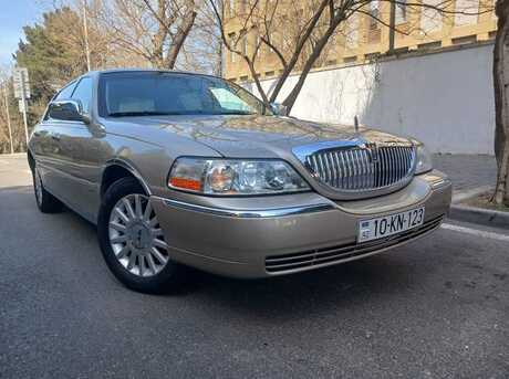 Lincoln Town Car 2004