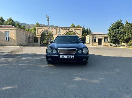 Mercedes E 220