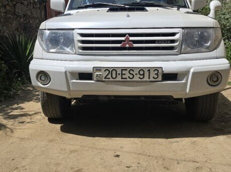 Mitsubishi Pajero io 1999
