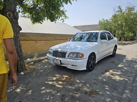Mercedes C 240