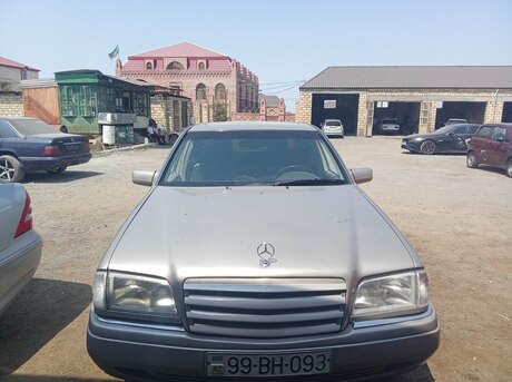 Mercedes C 180
