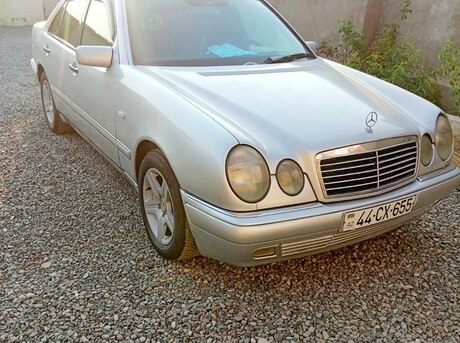 Mercedes E 240