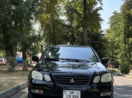 Mitsubishi Airtrek 2001